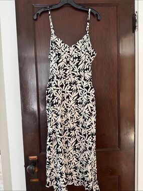 41 Hawthorn Beatriz Petite Midi Dress